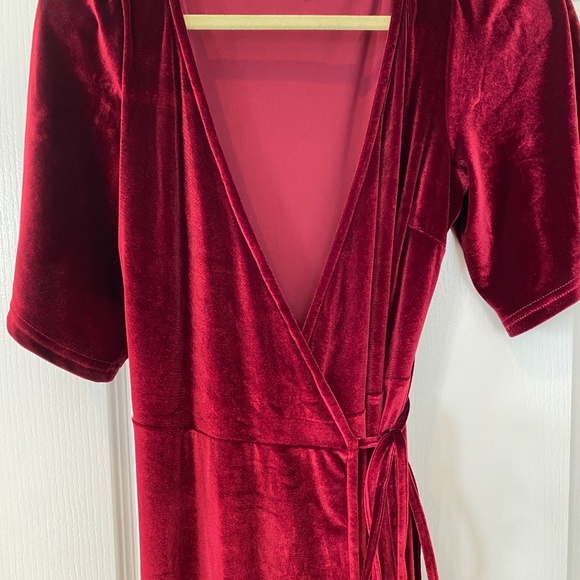 Baltic Born Velvet Wrap Dress Burgundy Sz Medium - Picture 2 of 4